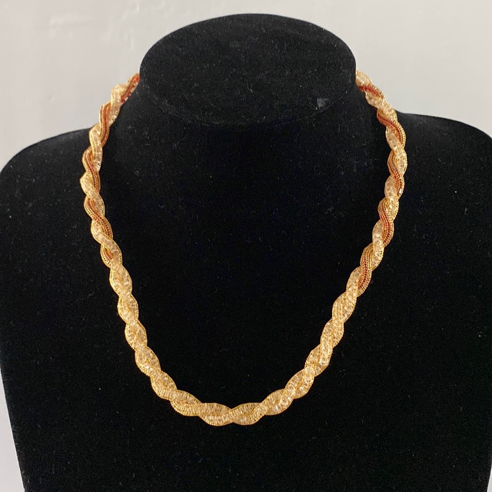 Vintage nylon twisted necklace. N11